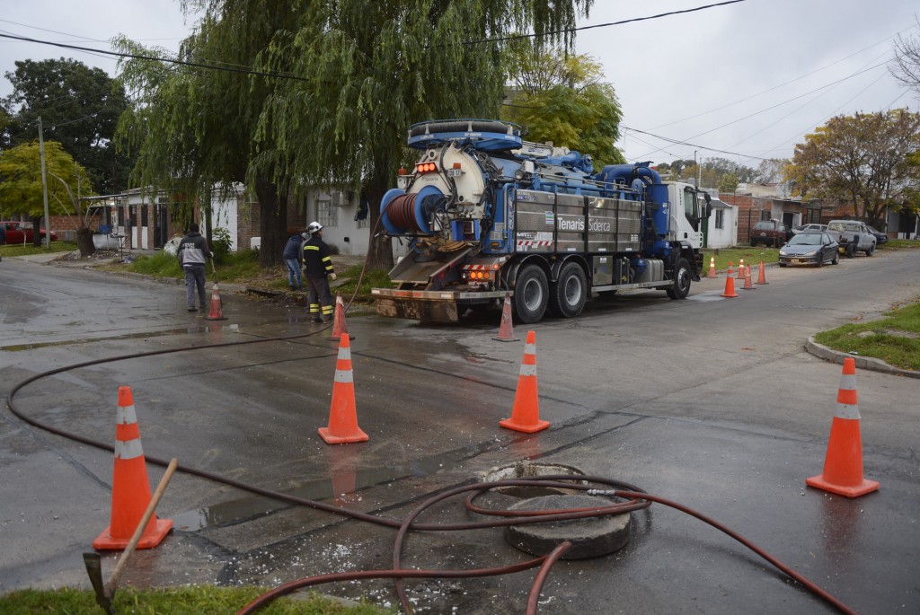 El Municipio realizó la limpieza y desobstrucción de desagües en distintos puntos de la ciudad