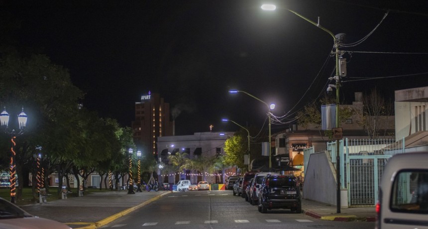  Se encendieron nuevas luces LED en el casco urbano