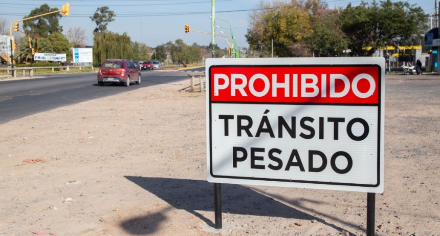 Recuerdan que está prohibido el tránsito pesado en la avenida Raul Alfonsín