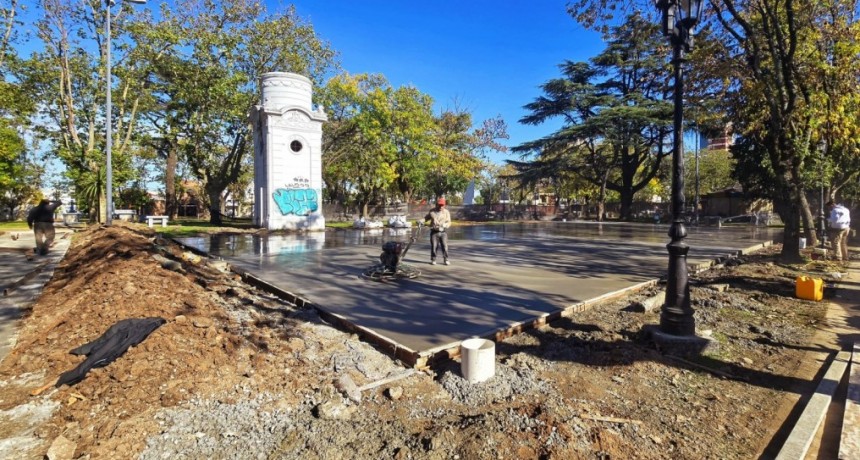 Ya se completó el hormigonado de la nueva cancha de básquet de la Plaza Italia