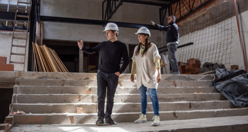 El Intendente y Elisa Abella supervisaron el avance de la remodelación del Teatro Pedro Barbero