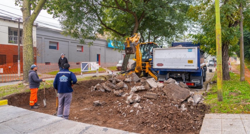El Municipio avanza con nuevas obras de bacheo de hormig&oacute;n sobre Ameghino