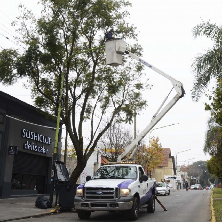 Comenzó la reconversión LED de la avenida Varela