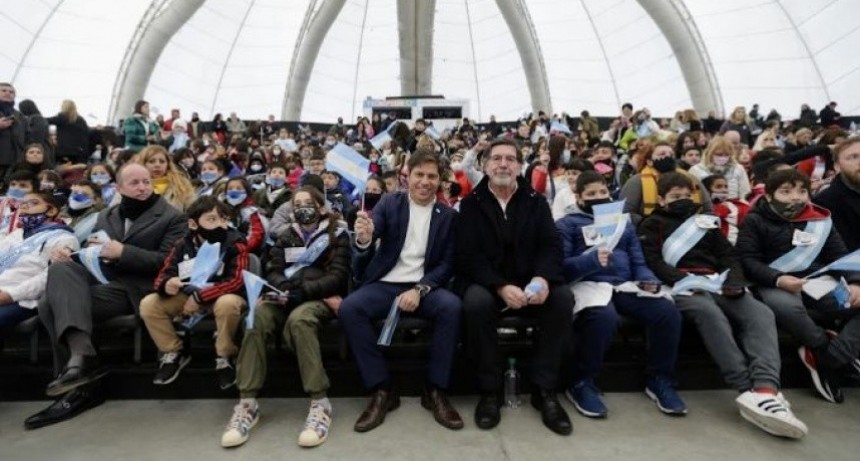 TECNÓPOLIS : Kicillof encabezó el acto de promesa de lealtad a la Bandera de estudiantes bonaerenses 