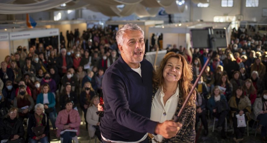 Cientos de vecinos disfrutaron de la segunda jornada de la Feria del Libro de Campana