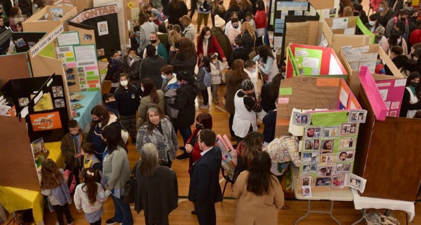SE REALIZÓ LA FERIA DE ACTIVIDADES CIENTÍFICAS, TECNOLÓGICAS Y EDUCATIVAS EN CAMPANA 