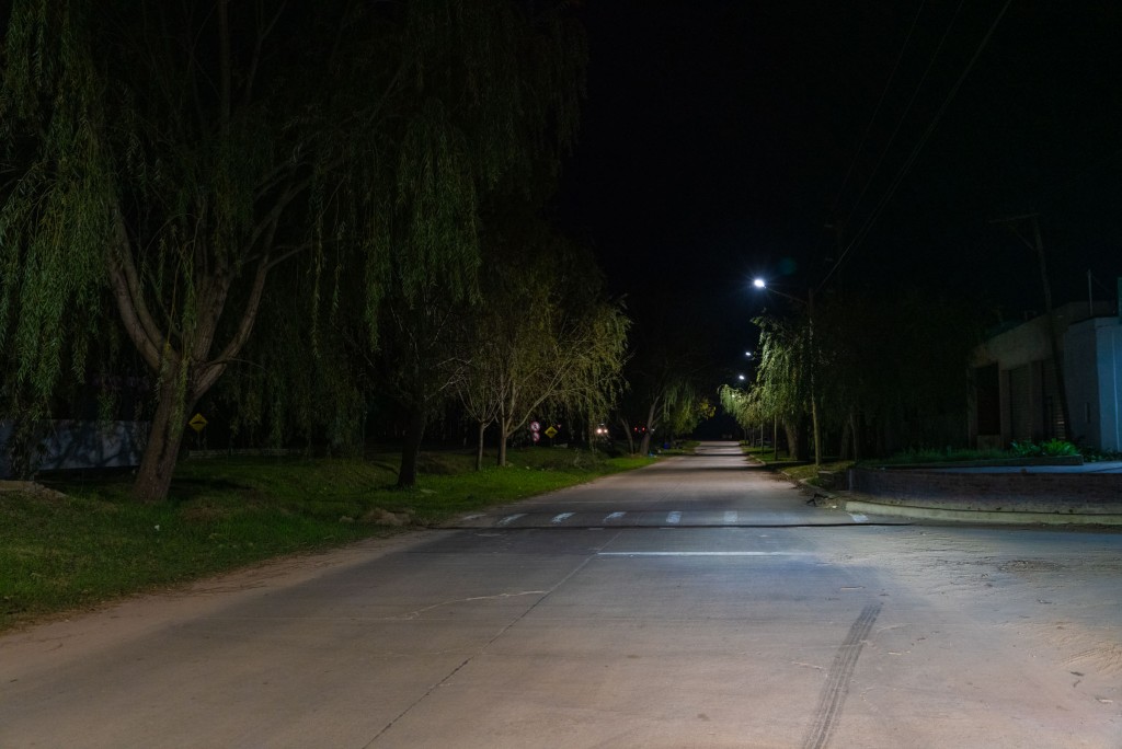 La colectora del barrio Los Pioneros, con más y mejor iluminación