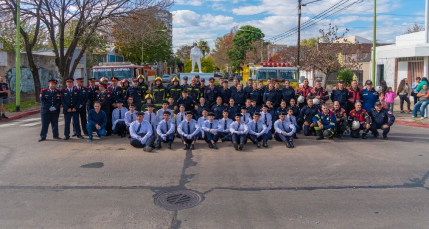 El Intendente acompañó a los Bomberos Voluntarios en su día y destacó su rol clave dentro de la comunidad