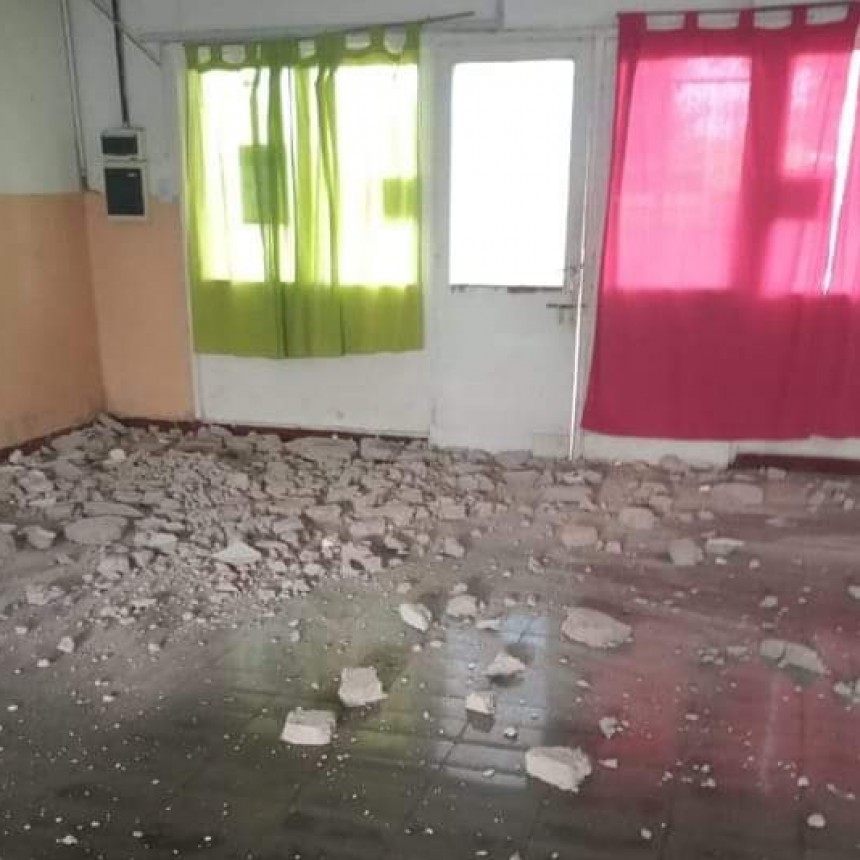 Se cayó la mampostería del techo en otra escuela y pudo ser una tragedia