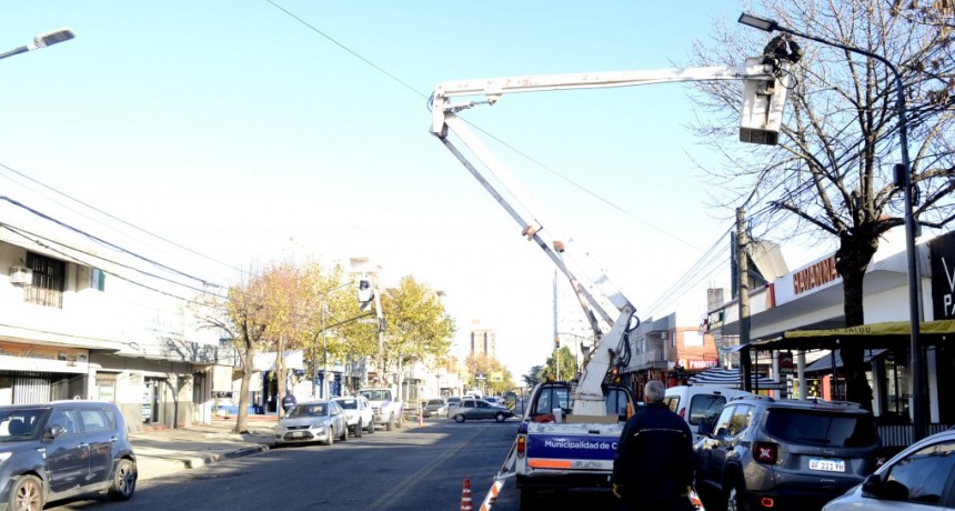 El plan municipal de reconversión de luminarias a LED ahora avanza por la avenida Mitre