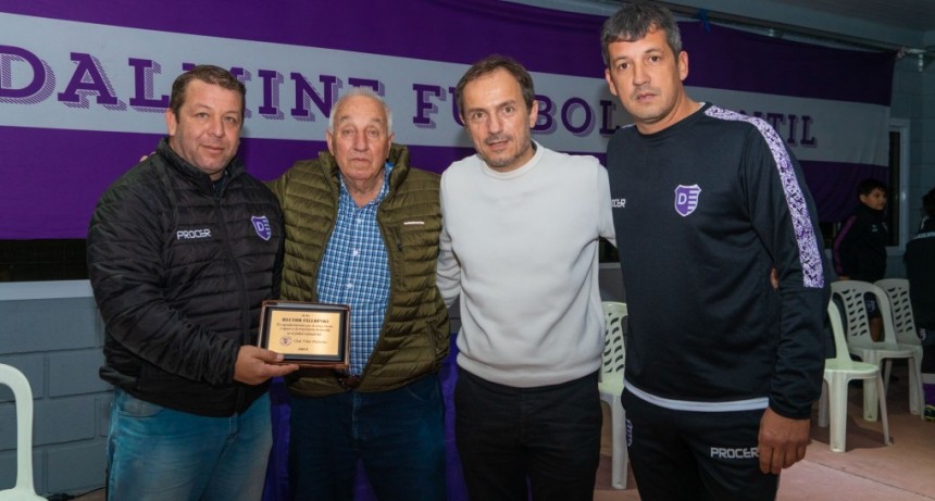 El Intendente acompañó el reconocimiento del Fútbol Infantil de Villa Dálmine a Héctor Fillopski