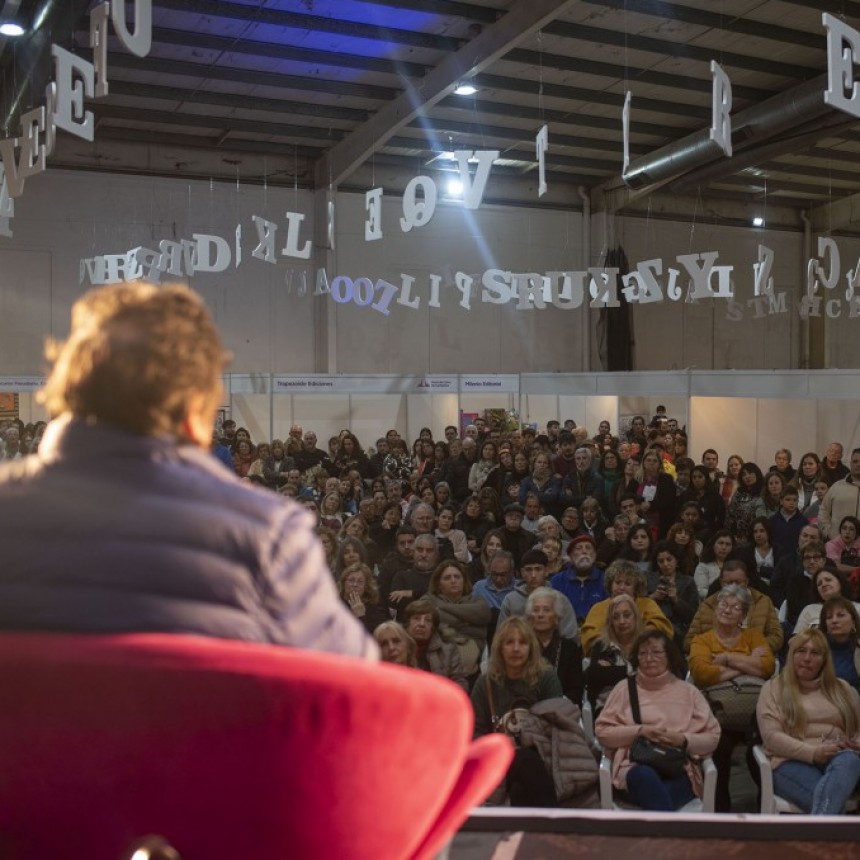 Miles de vecinos disfrutaron de la tercera Feria de Libro de Campana