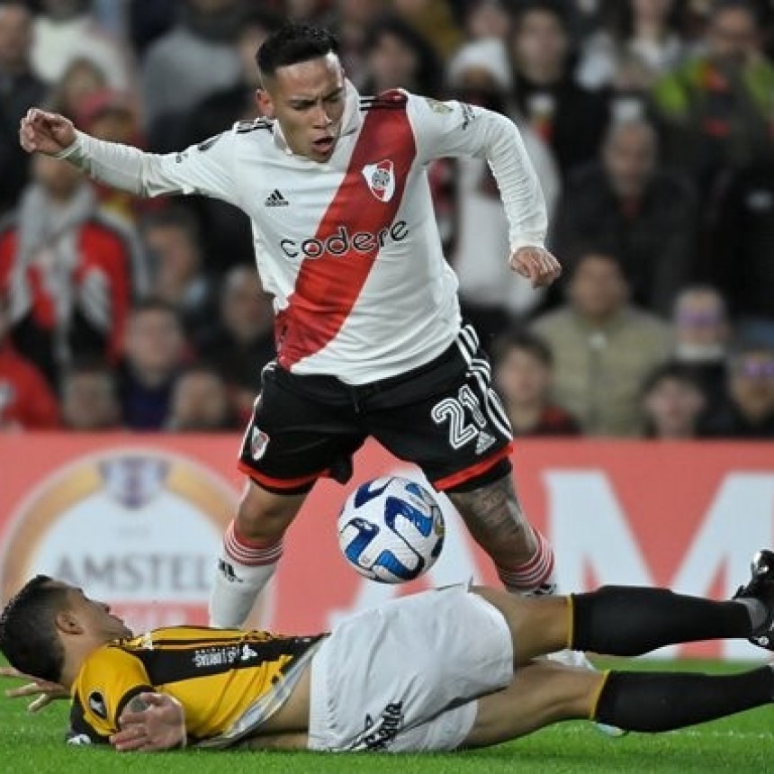 Con el vuelo del colibrí River pasó a octavos