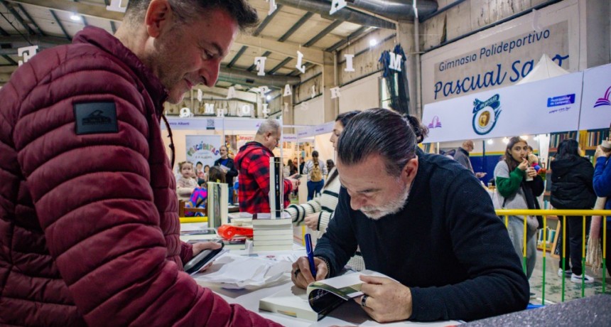 Miles de vecinos disfrutaron de una nueva edición de la Feria del Libro de Campana