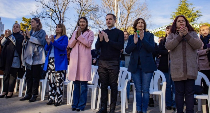 El intendente Abella encabezó el acto por el Día de la Bandera