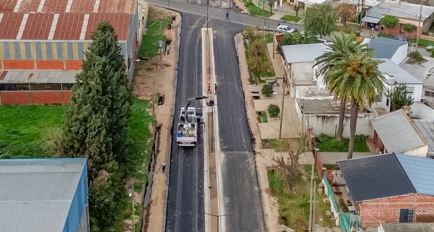 El asfaltado de la calle Salk completa la obra de la nueva avenida José Ingenieros