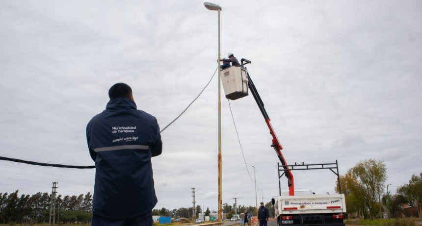 Nuevas luminarias y demarcación vial para la avenida Alfonsín