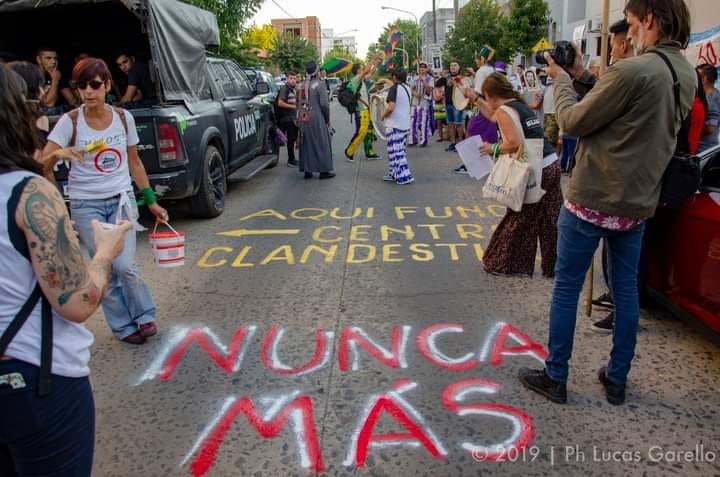 H.I.J.O.S realiza un acto frente a la Comisaría de Campana