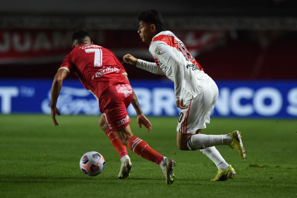 UN IMPLACABLE RIVER PLATE GANO EN LA PATERNAL Y CLASIFICO