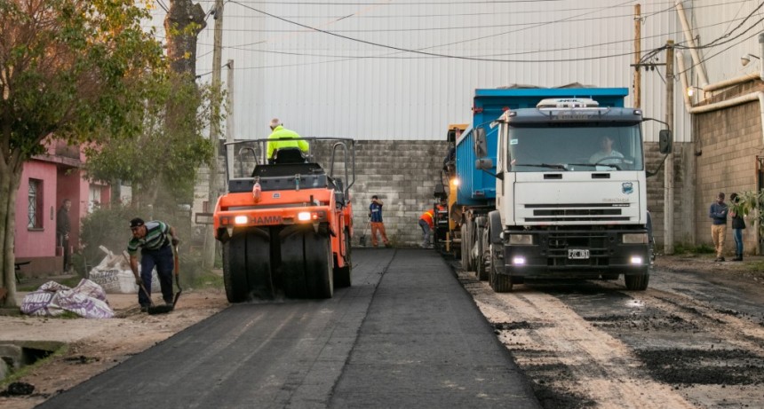 El intendente Abella lanz&oacute; un hist&oacute;rico plan de asfalto que llegar&aacute; a m&aacute;s de una docena de barrios de la ciudad 