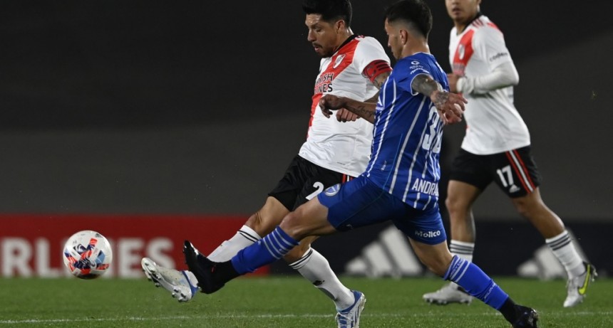 Godoy Cruz de Mendoza aprovechó el bajón futbolístico de River Plate