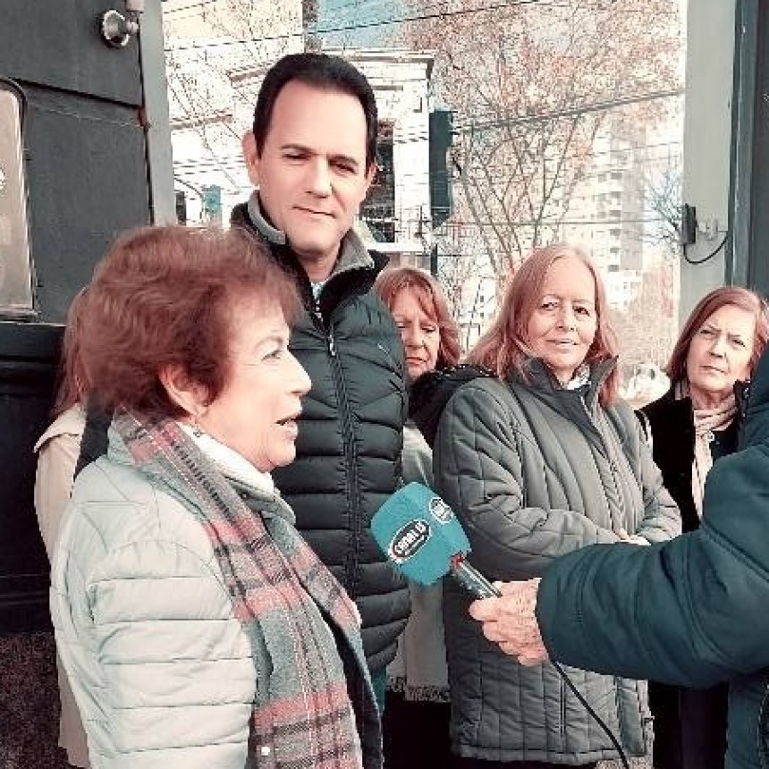 LA CUCEI Y LA AGRUPACIÓN CAMPANA AMANECER LITERARIO INAUGURARON LA MUESTRA  DE FOTOS POEMADAS 