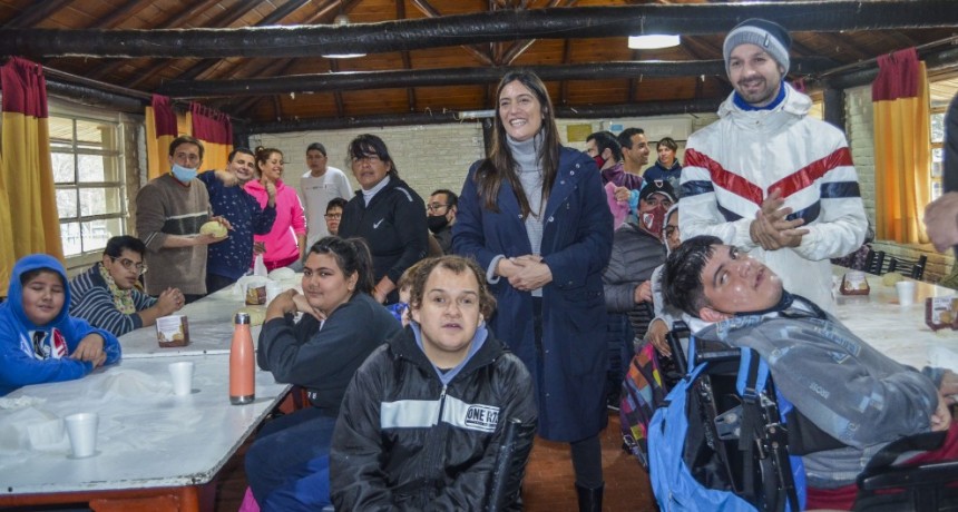  Adultos mayores y jóvenes con discapacidad continúan disfrutando de la Colonia Municipal de Invierno