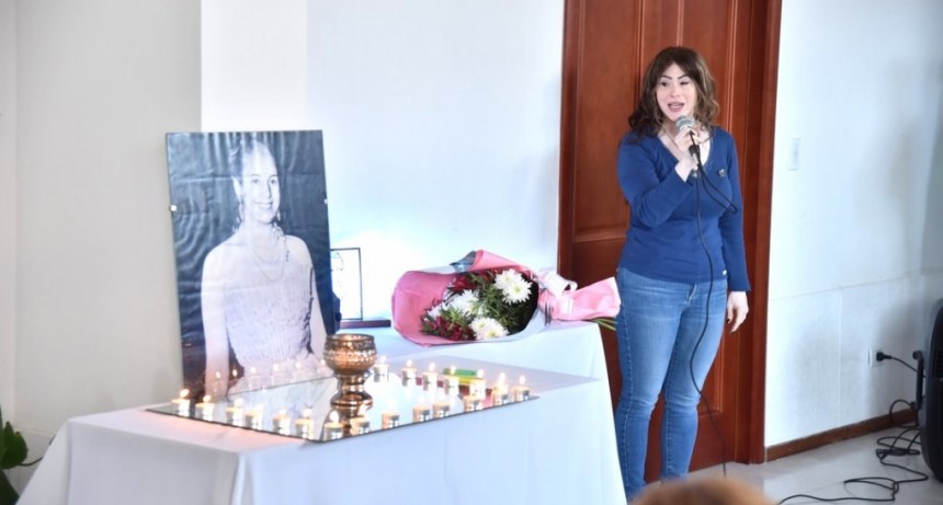 EMOTIVO HOMENAJE DEL PJ CAMPANA A EVA PERÓN