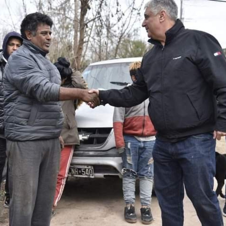 Carlos Ortega se reúne con vecinos del barrio San Cayetano y promete solucionar la falta de agua potable