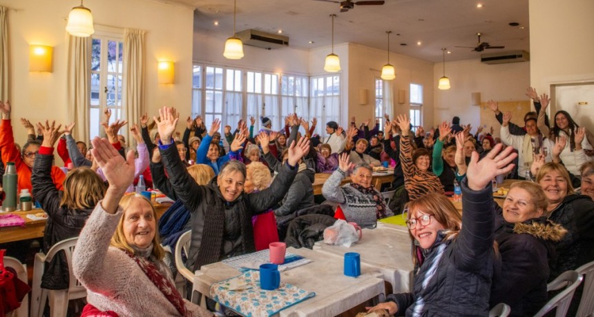 Adultos mayores y jóvenes con discapacidad comenzaron a disfrutar la Colonia Municipal del Invierno