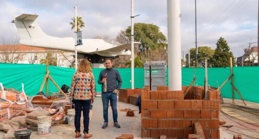 Avanza la construcción del nuevo mástil en el Parque Urbano