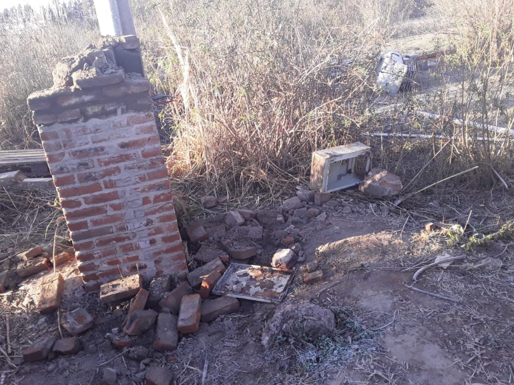 Las Acacias: vuelven a vandalizar la luminaria de la rotonda de Ruta 6