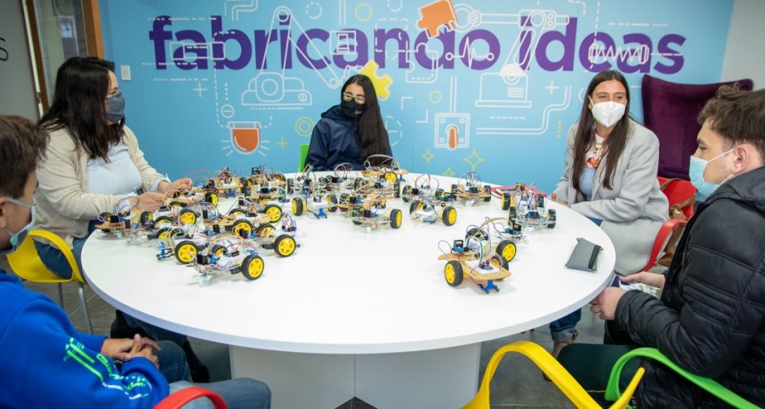 Elisa Abella se reunió con jóvenes programadores recientemente egresados