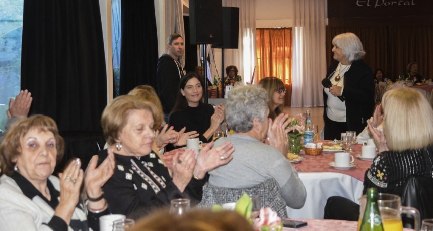 Elisa Abella acompañó el tradicional festejo de la Asociación de Docentes Jubilados
