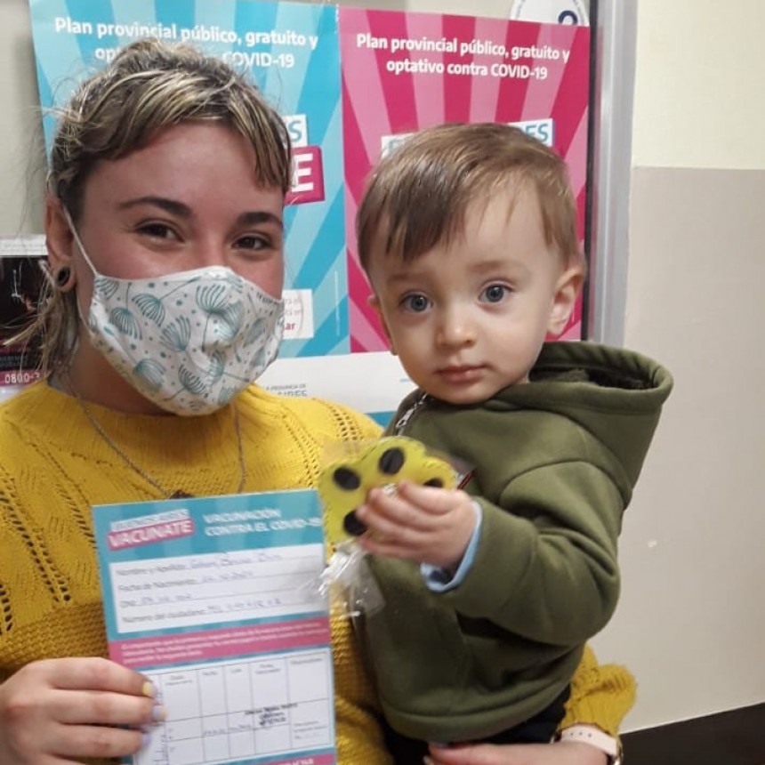 Ya se aplica la vacuna Moderna en el Hospital San José a niños desde 6 meses a 2 años