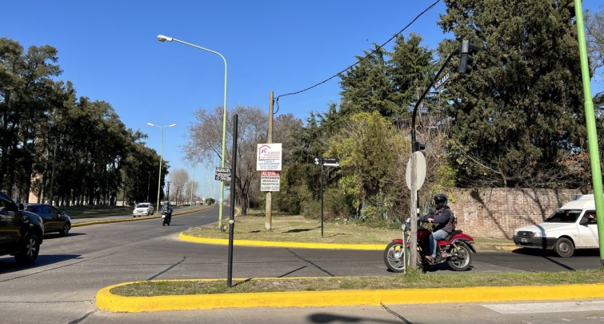 Los trabajos de demarcación vial se extendieron por la avenida 6 de Julio