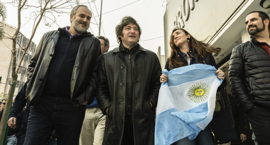Milei hizo una visita sorpresa a Campana y revolucionó el centro de la ciudad
