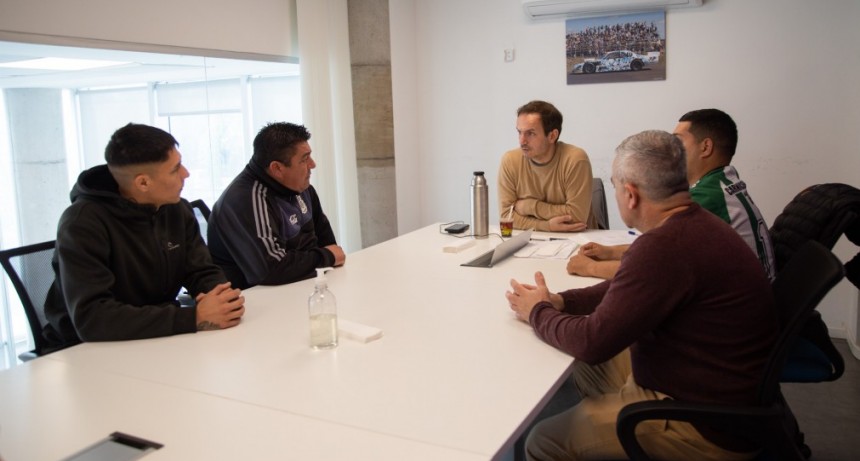 Abella le entregó el reconocimiento de Entidad de Bien Público al Club Social Las Acacias