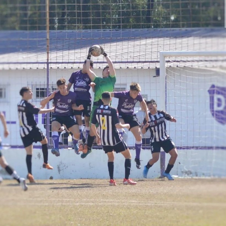 Villa Dálmine en Juveniles enfrentó a Deportivo Riestra