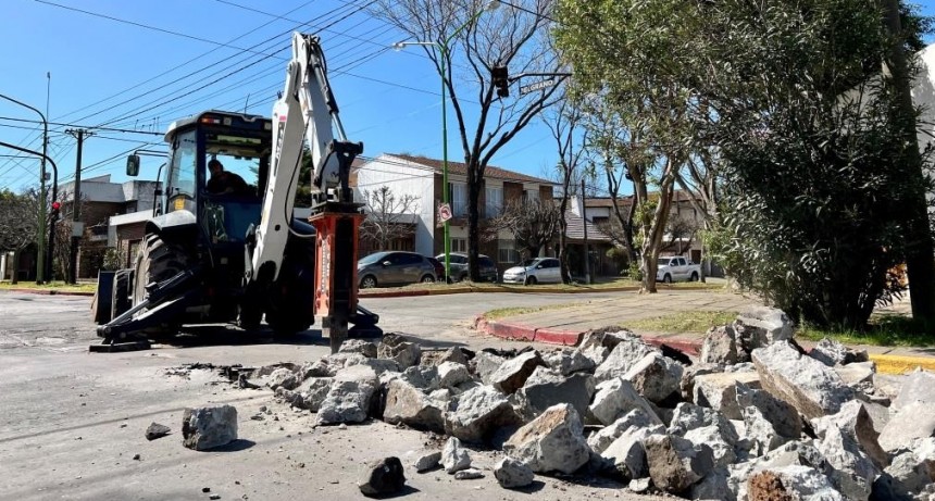 Comenzaron nuevas obras de bacheo de hormigón por calles donde circulan los colectivos de gran porte 