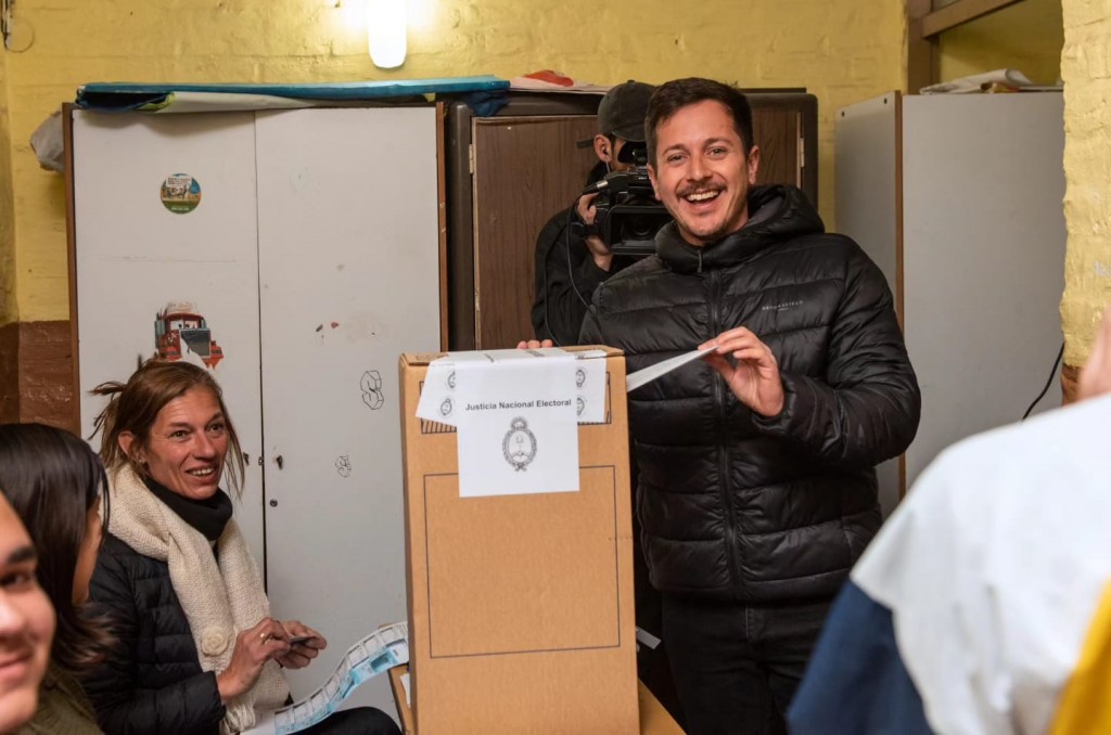 Alejo Sarna emitió su voto en la Escuela Nº 23 de la Calle Arenales