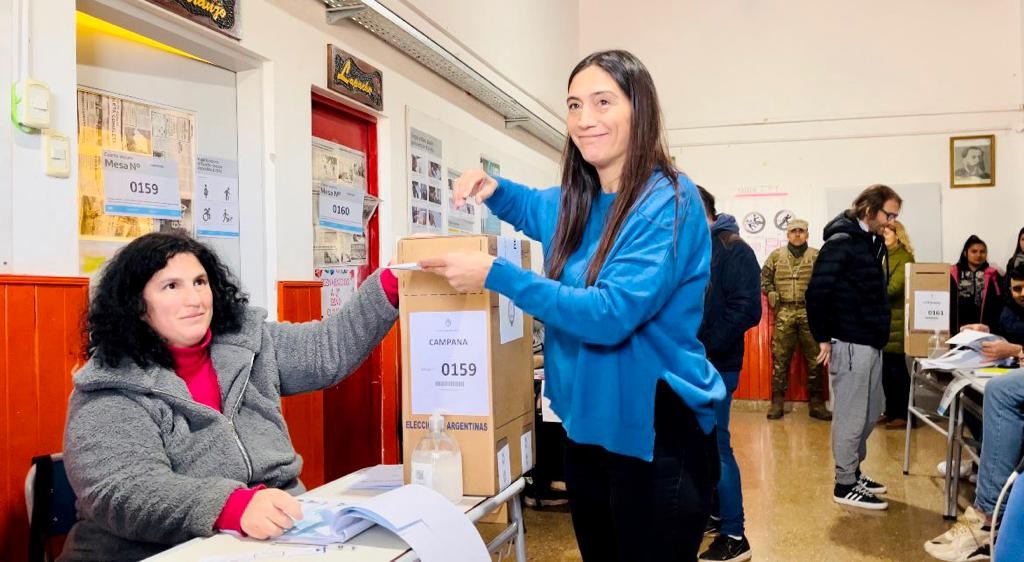 Elisa Abella votó y aseguró que “es la oportunidad que tenemos los vecinos de elegir quiénes nos van a representar”