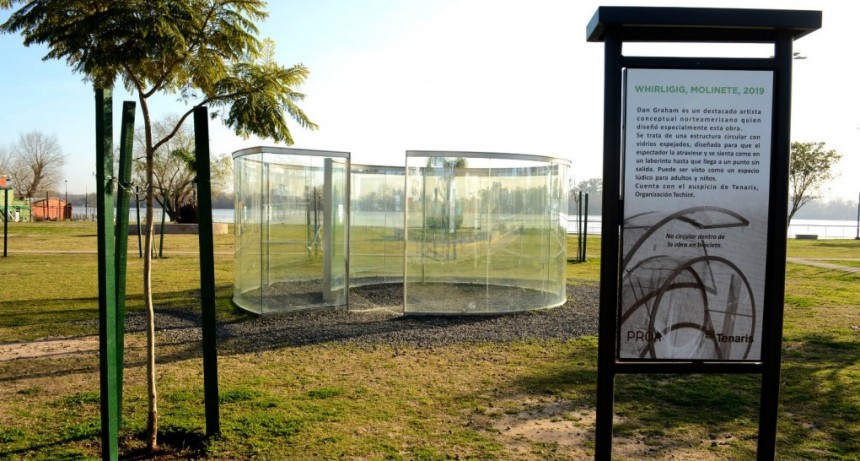 Con destino a Uruguay, la obra de arte itinerante Whirligig se retira de la Nueva Costanera
