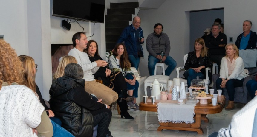 Abella compartió un encuentro con vecinas de Campana y Zárate con foco en la importancia de ir a votar el domingo 13