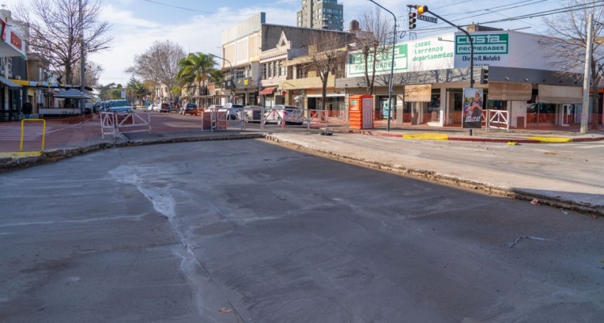 Abella supervisó los avances de la renovación integral de la avenida Mitre