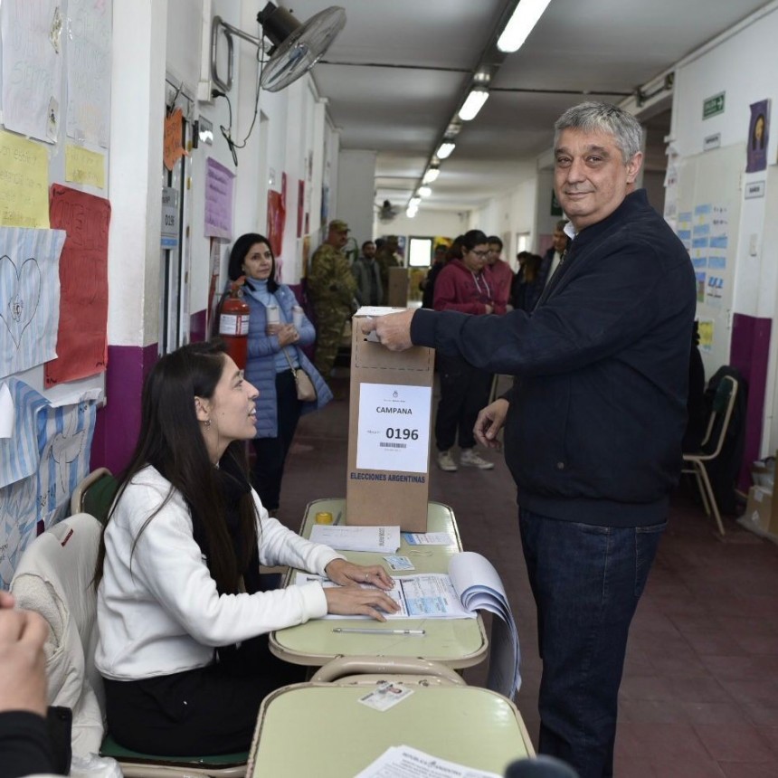 Carlos Ortega el primer candidato de UP que emitió su voto