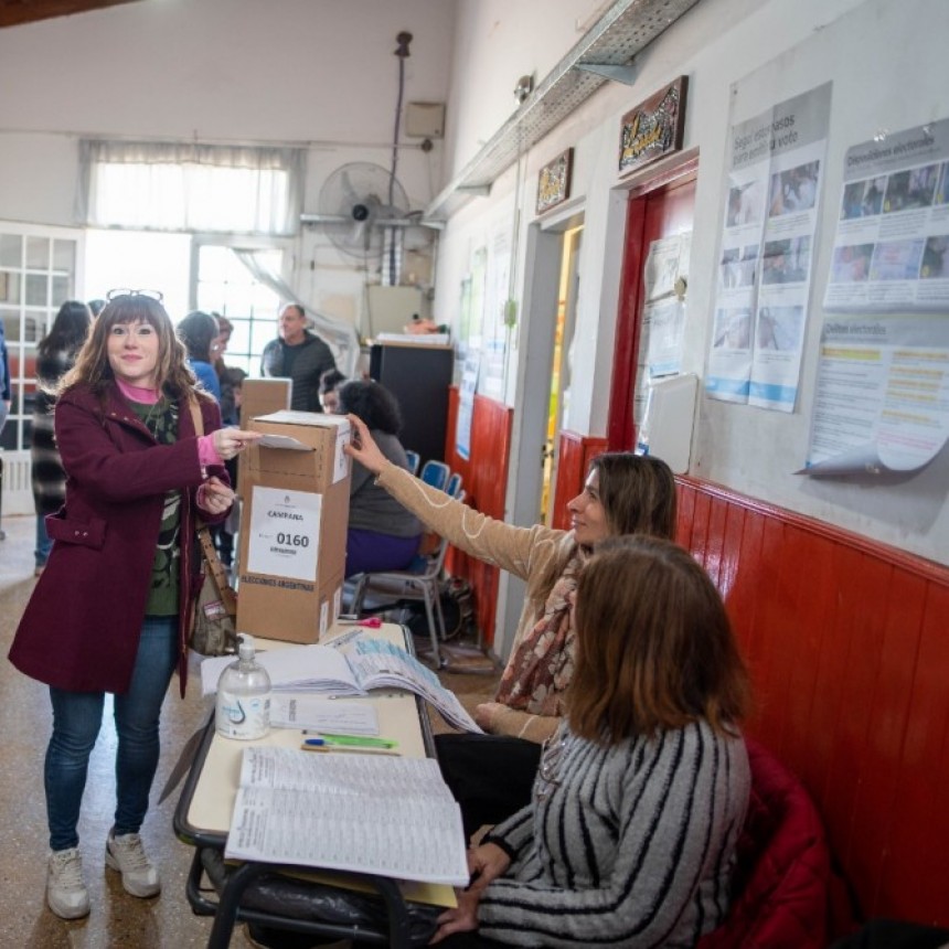 Soledad Alonso votaba en la Escuela 6 de Ruta 6