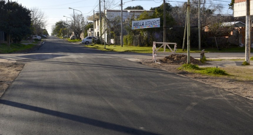 El plan de asfalto del Municipio también llegó a la calle Gavazzi   