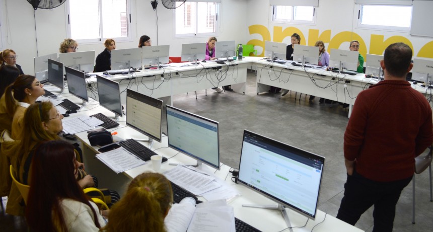 Personal administrativo de los CAPS se capacitó para seguir mejorando la atención a los vecinos