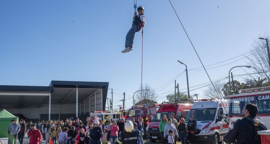 El Intendente acompañó una actividad para niños de la Asociación de Bomberos Voluntarios 
